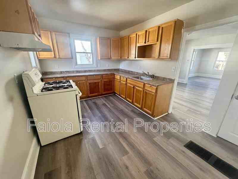706 Buck St - Photo 5 of 16