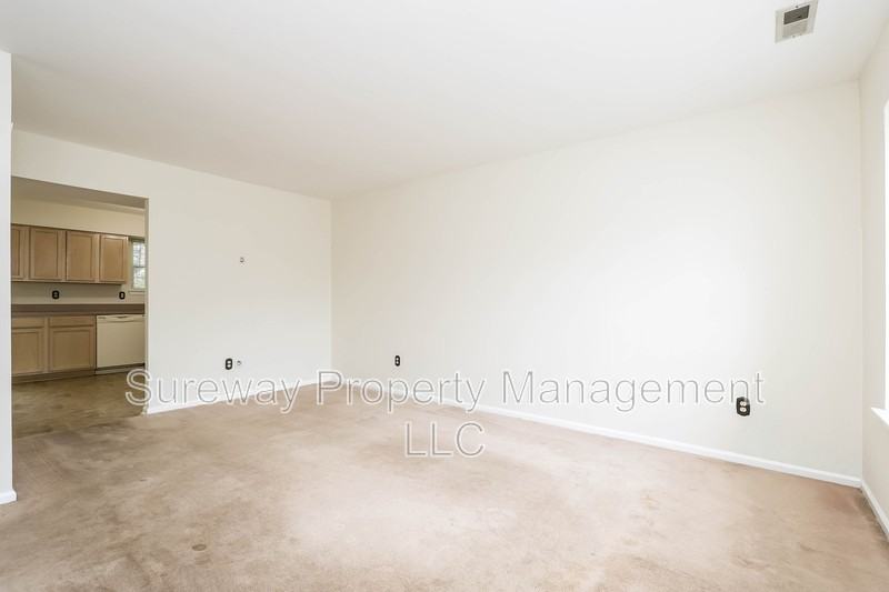 197 Lake Dr - Photo 4 of 20