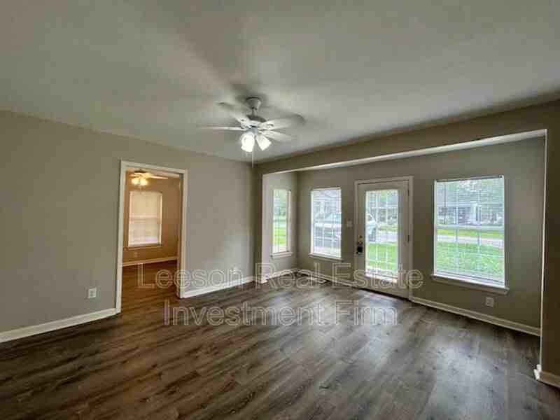 720 Delaware St - Photo 3 of 21