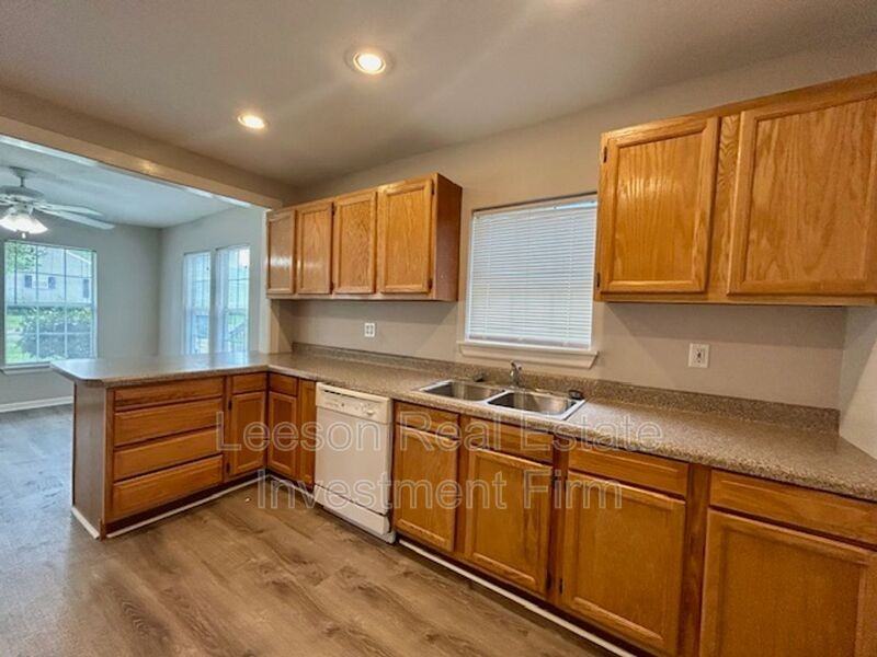 720 Delaware St - Photo 7 of 21