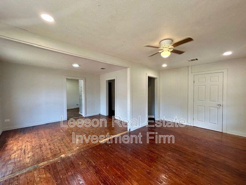 7041 Penny St - Photo 2 of 10