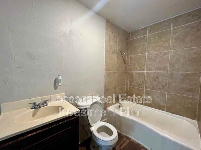7041 Penny St - Photo 6 of 10