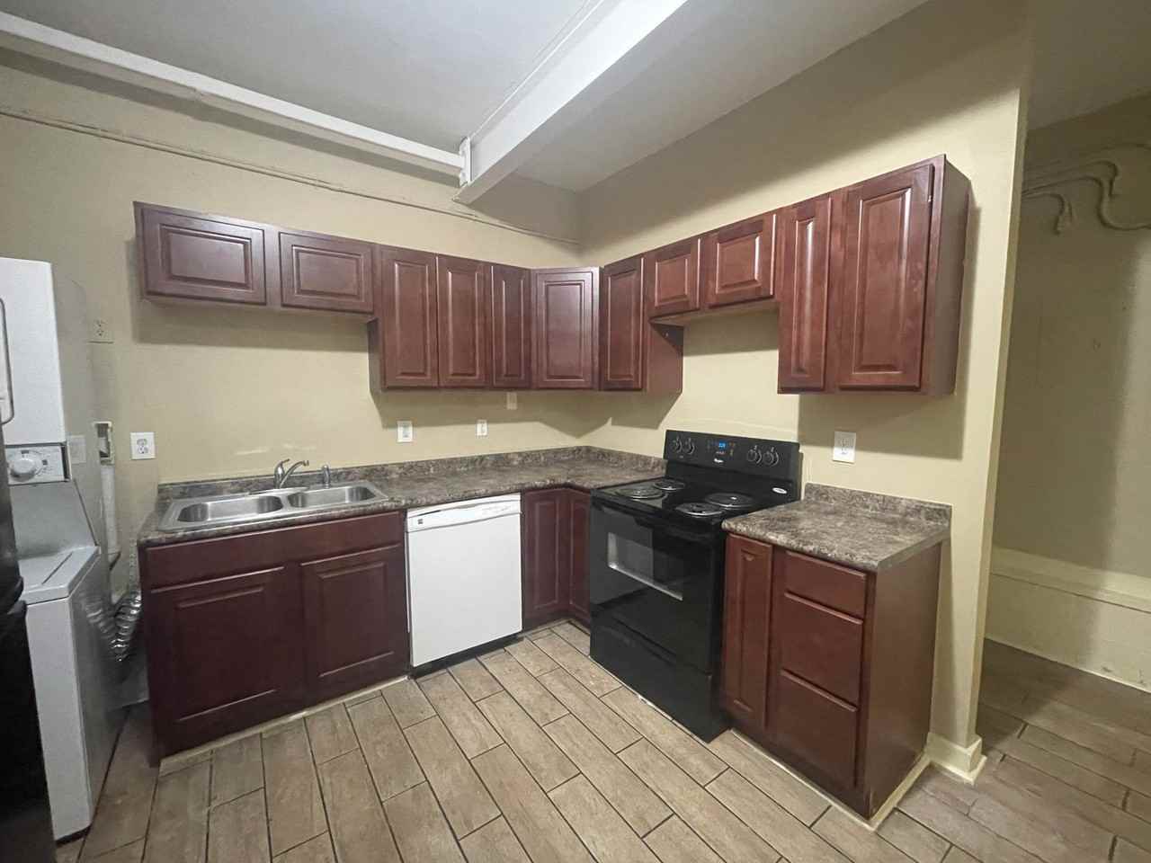 929 Mcalway Rd - Photo 5 of 12
