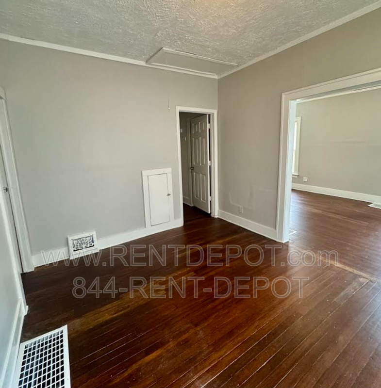 1021 Jefferson Ave - Photo 3 of 7