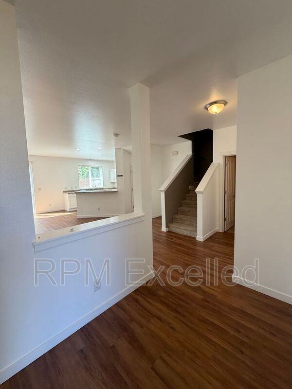 1462 51st Pl Ne - Photo 4 of 28
