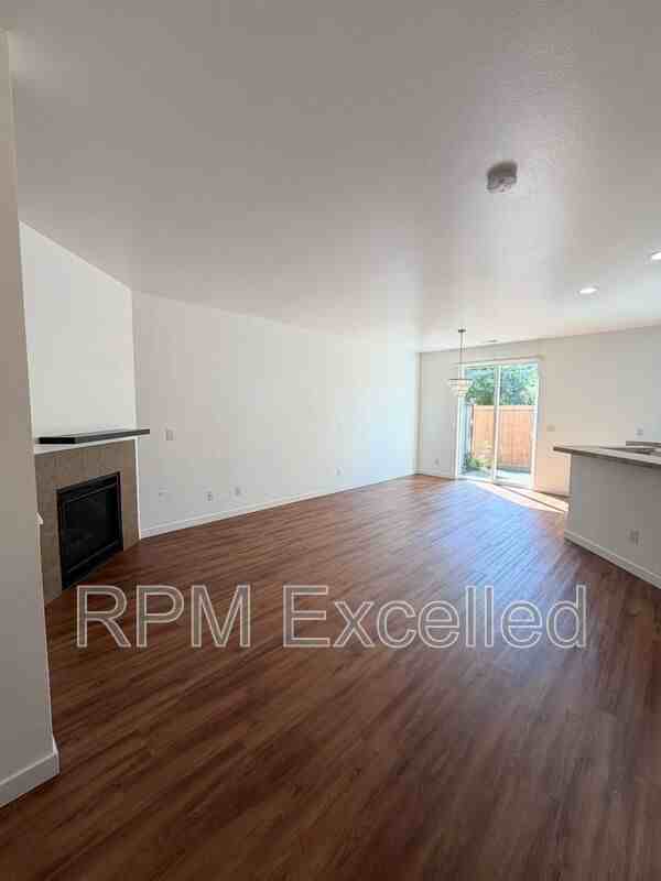 1462 51st Pl Ne - Photo 5 of 28