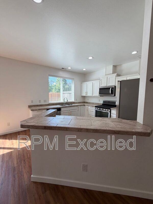 1462 51st Pl Ne - Photo 6 of 28