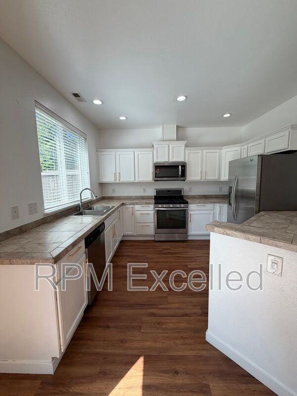 1462 51st Pl Ne - Photo 7 of 28
