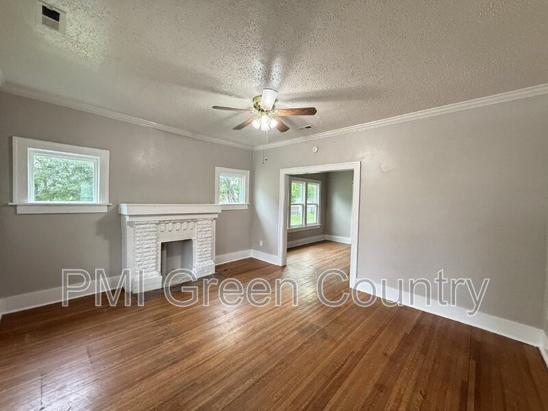 1223 S Quaker Ave - Photo 3 of 19