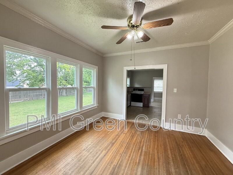 1223 S Quaker Ave - Photo 6 of 19