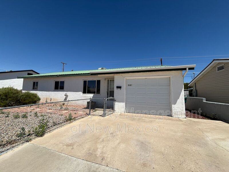 2620 N Mossman Dr - Photo 2 of 14