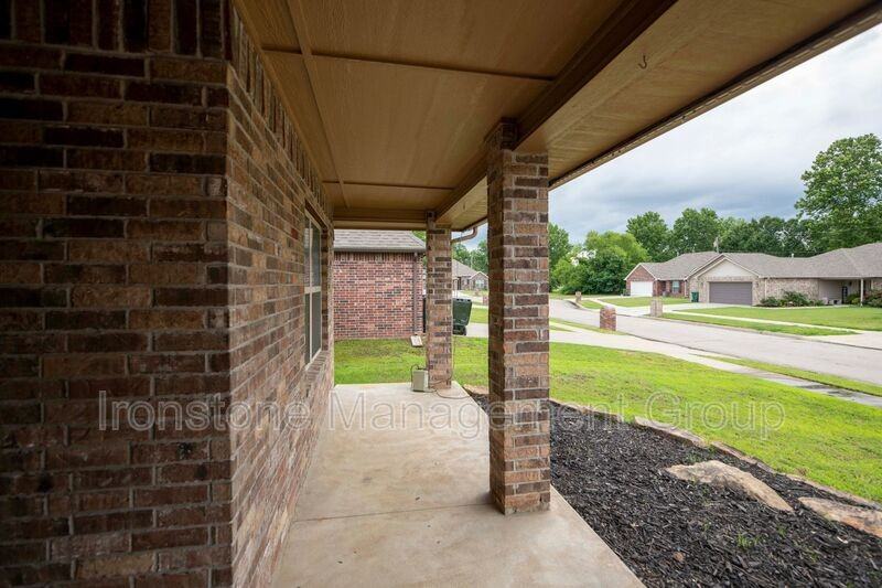 120 W Dogwood St - Photo 2 of 23