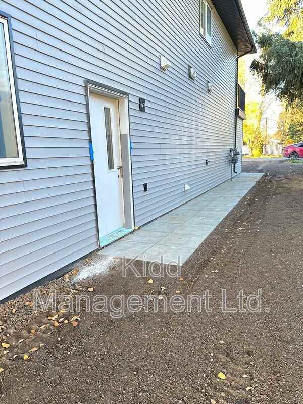 6936 Langer Cres - Photo 3 of 10
