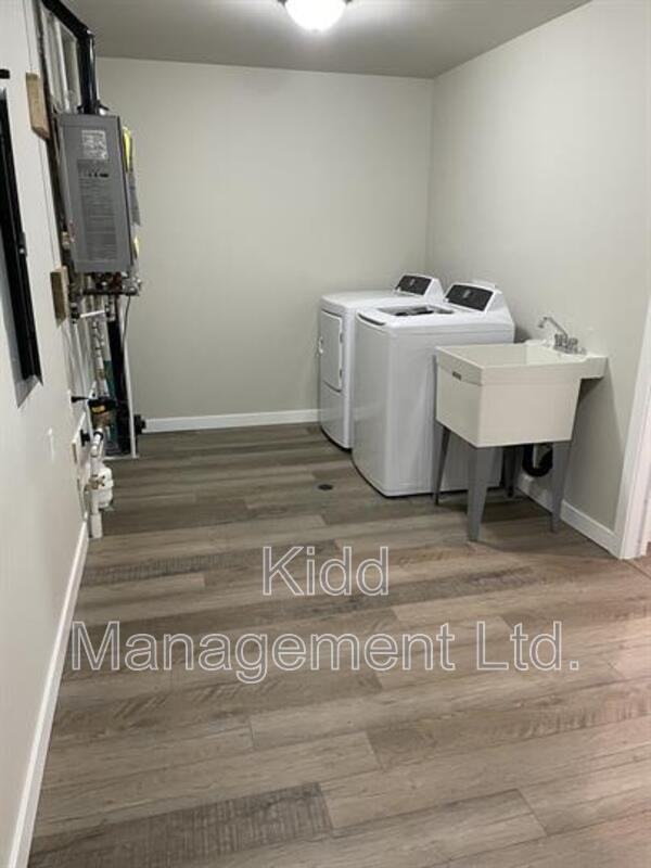 6936 Langer Cres - Photo 4 of 10