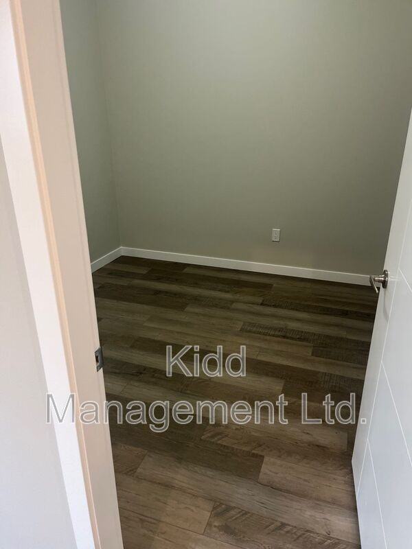 6936 Langer Cres - Photo 7 of 10