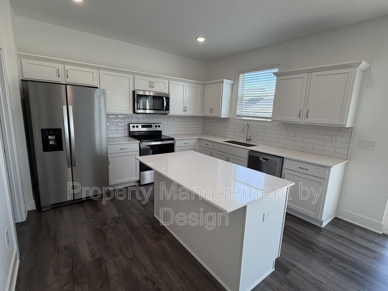 730 Se Booth Ave - Photo 3 of 17