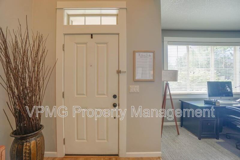 2835 Nw Hill St - Photo 3 of 50