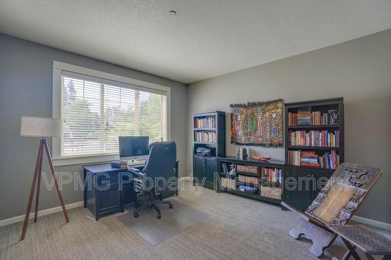 2835 Nw Hill St - Photo 5 of 50