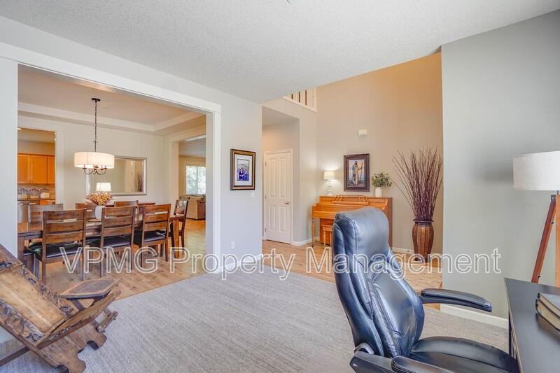 2835 Nw Hill St - Photo 6 of 50