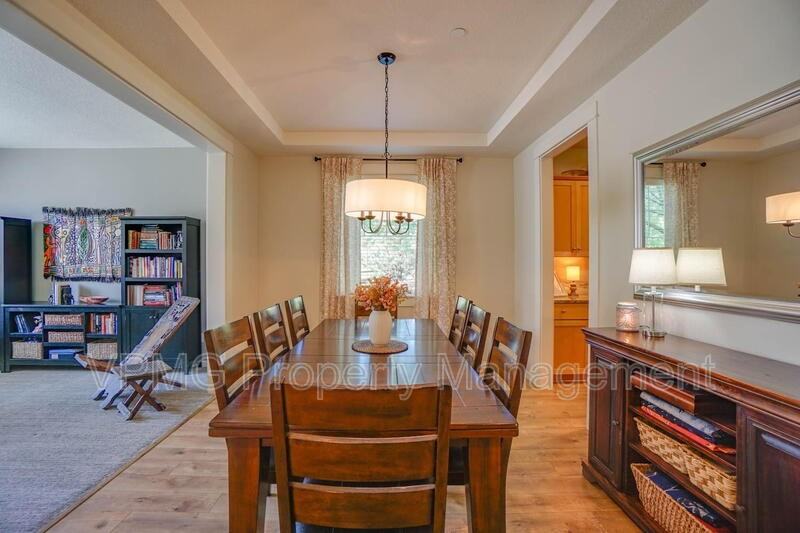 2835 Nw Hill St - Photo 7 of 50