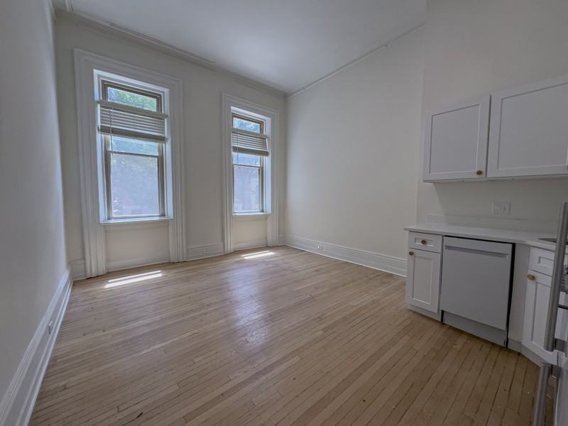 2039 Green St - Photo 5 of 12