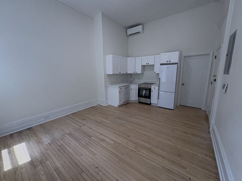 2039 Green St - Photo 6 of 12