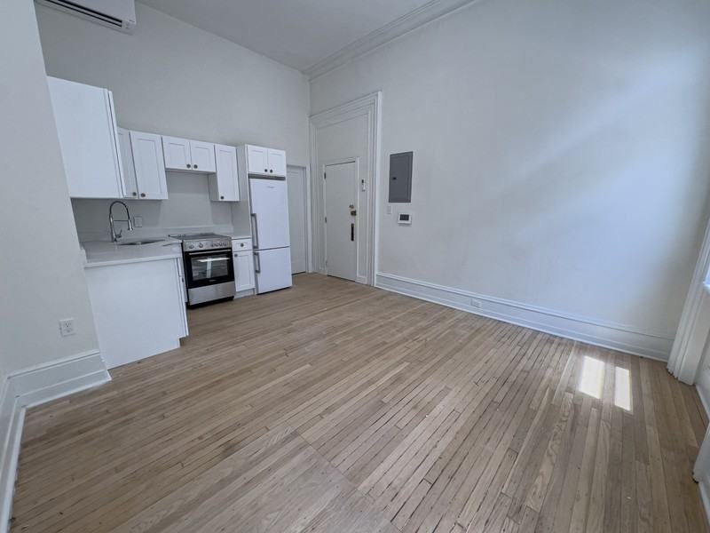 2039 Green St - Photo 7 of 12