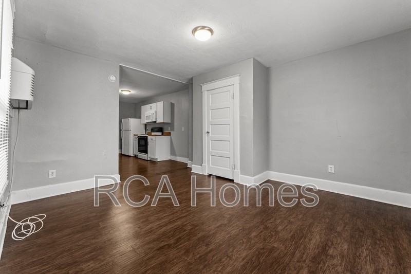 528 1/2 E Raymond St - Photo 3 of 10