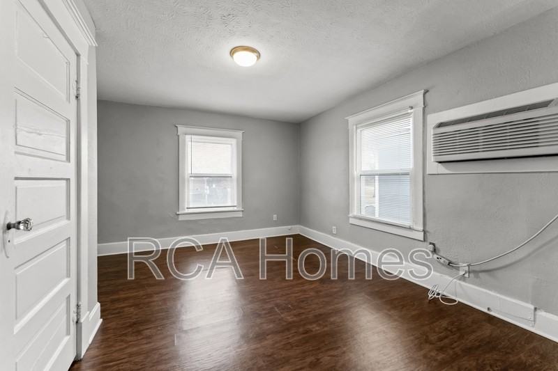 528 1/2 E Raymond St - Photo 5 of 10