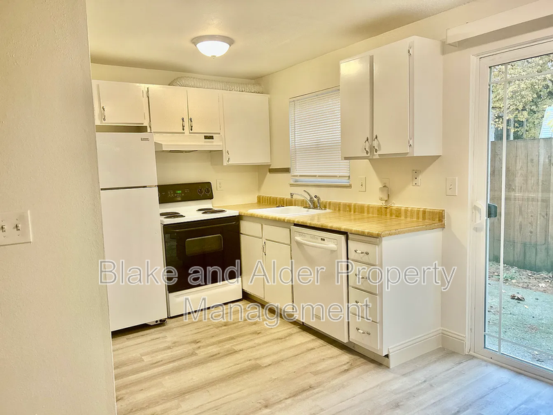4103 Ne Killingsworth St - Photo 5 of 16