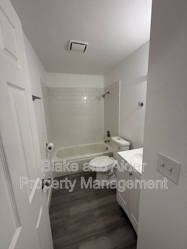 3805 Ne 152nd Ave - Photo 6 of 11
