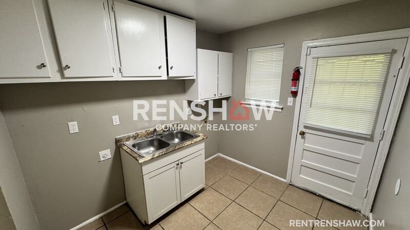 220 Vernelle Ave - Photo 5 of 14