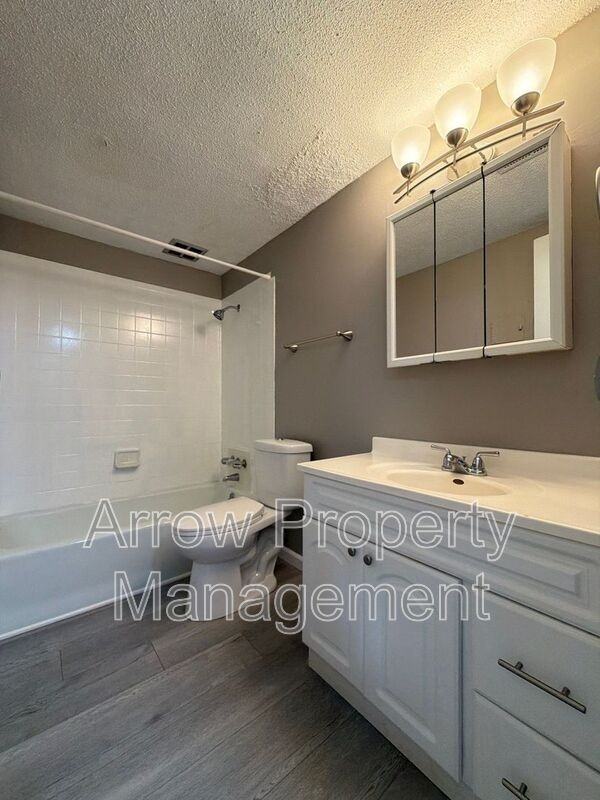 1111 E St #12 - Photo 4 of 7