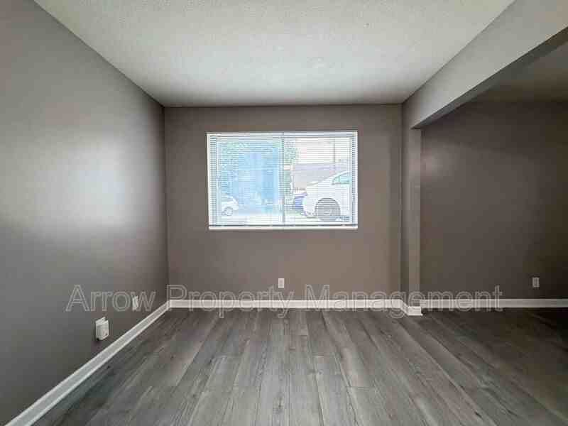 1111 E St #12 - Photo 5 of 7