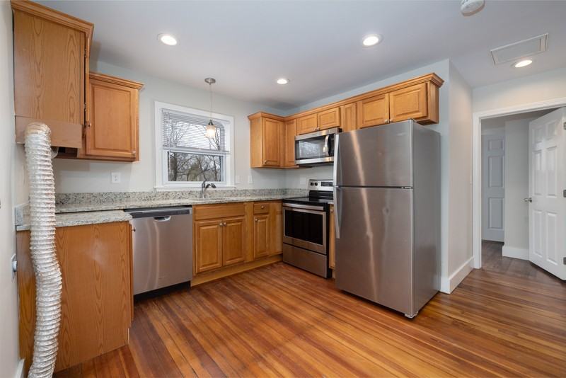 18 Canal St Southington - Photo 6 of 31