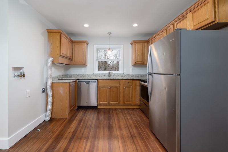 18 Canal St Southington - Photo 7 of 31