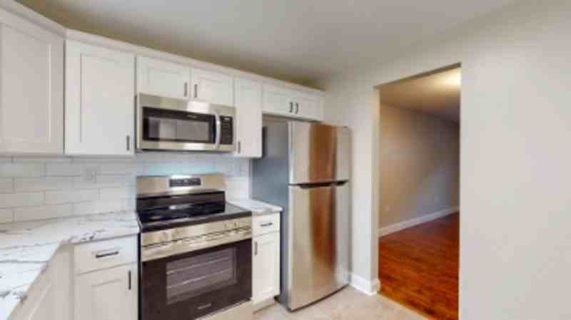 569 Center St #7 - Photo 2 of 19