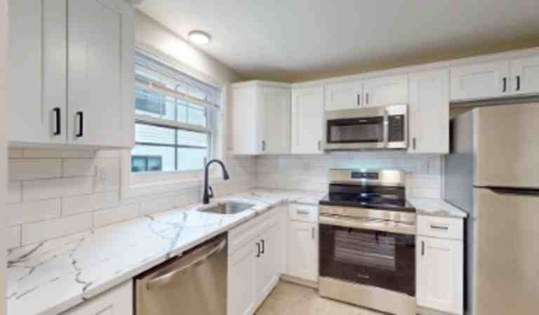 569 Center St #7 - Photo 3 of 19