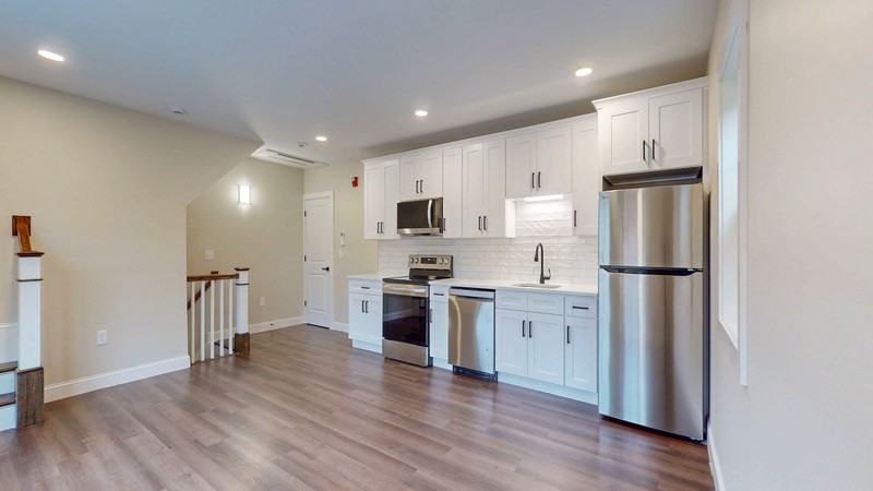 130 Center St #2 - Photo 4 of 19