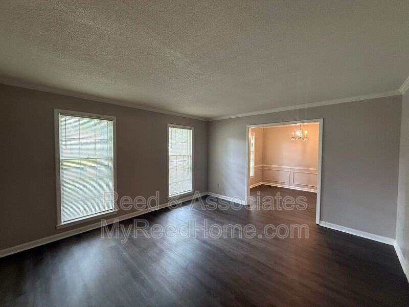 2292 Eastover Dr - Photo 4 of 14