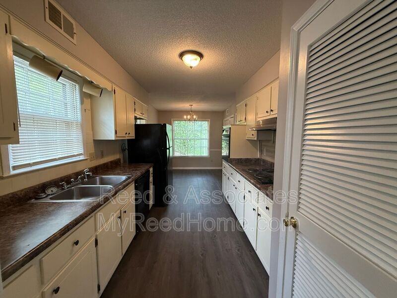 2292 Eastover Dr - Photo 5 of 14