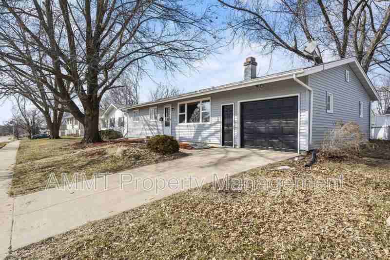 1330 Brockman Ave - Photo 3 of 17