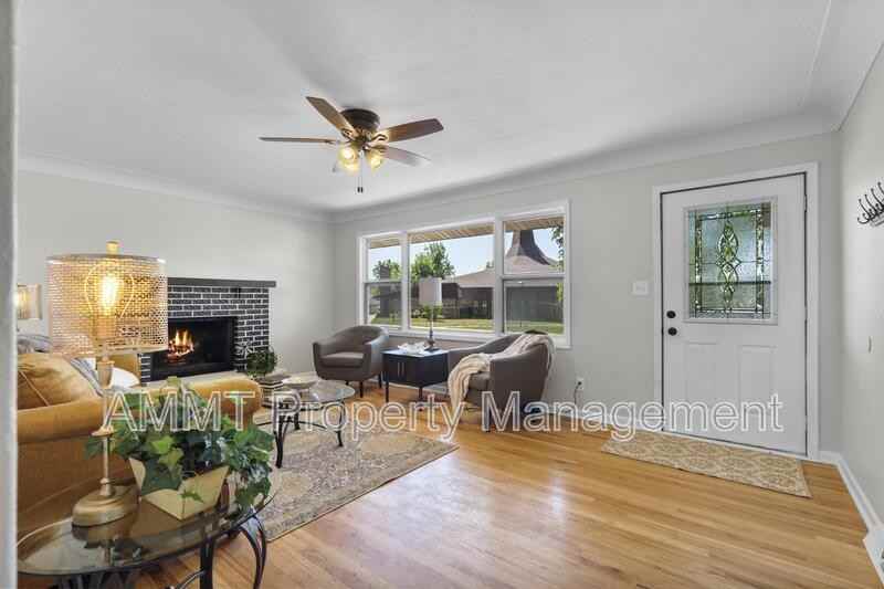 1330 Brockman Ave - Photo 4 of 17