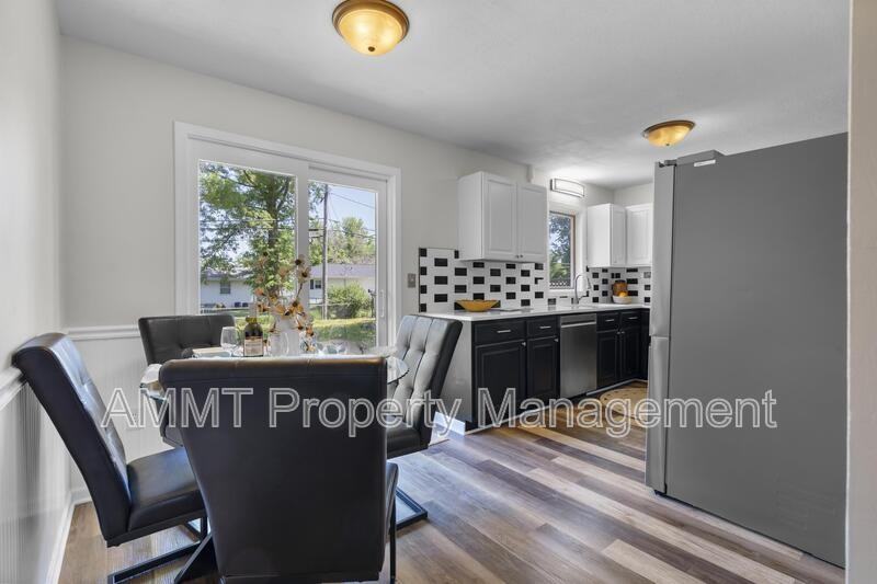 1330 Brockman Ave - Photo 5 of 17