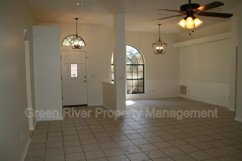 6106 Pine Ave - Photo 3 of 29