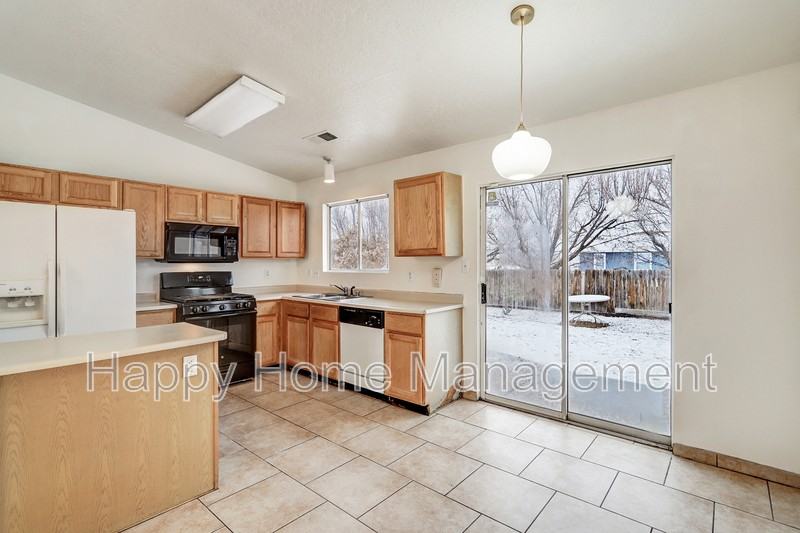 1312 Quartz Dr Sw - Photo 5 of 22