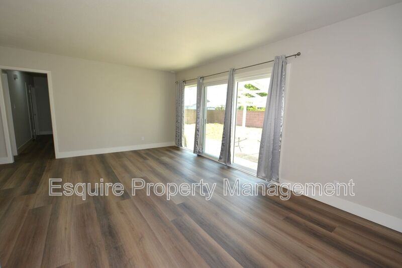 4511 S A St - Photo 3 of 24