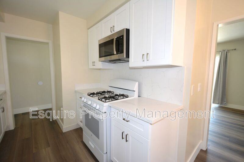 4511 S A St - Photo 5 of 24