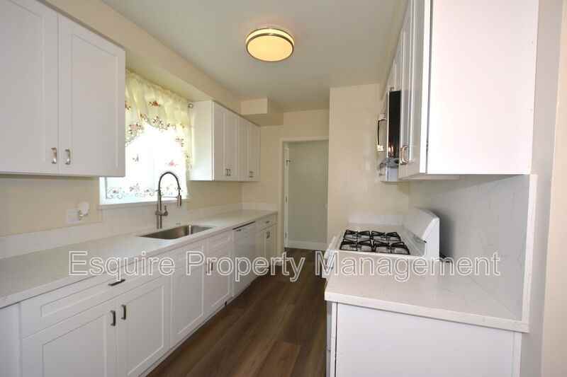 4511 S A St - Photo 6 of 24