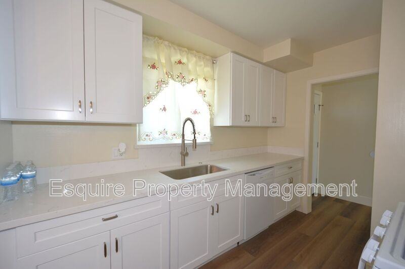 4511 S A St - Photo 7 of 24